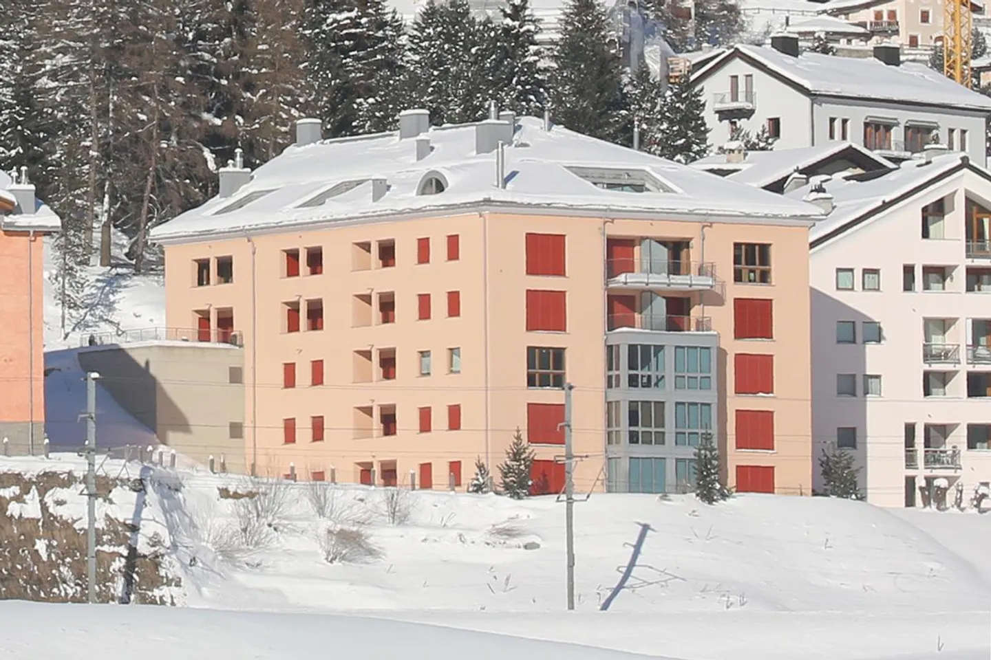 Charmante Dachwohnung mit Bergblick - Foto 3 von 13
