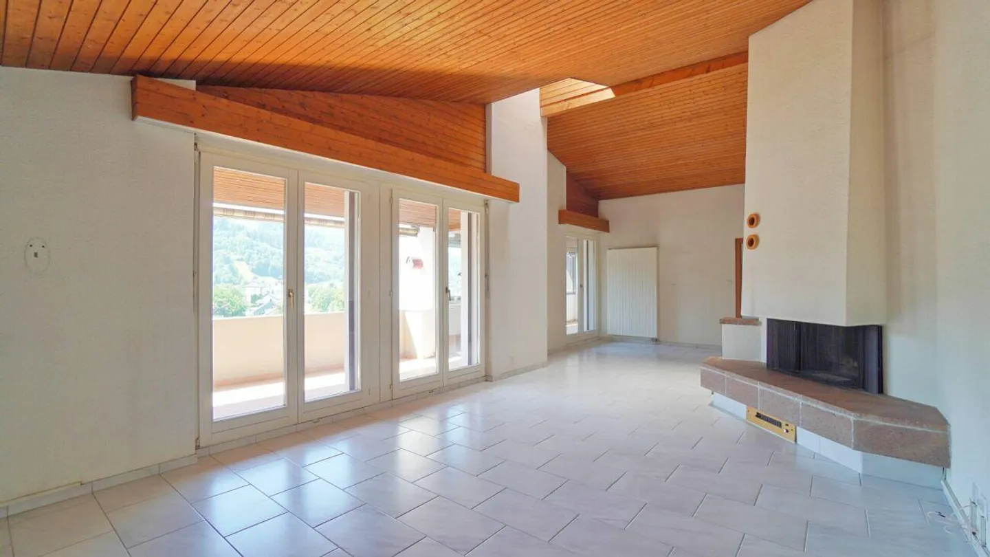 Geräumige Dachwohnung mit Wintergarten - Foto 8 von 27