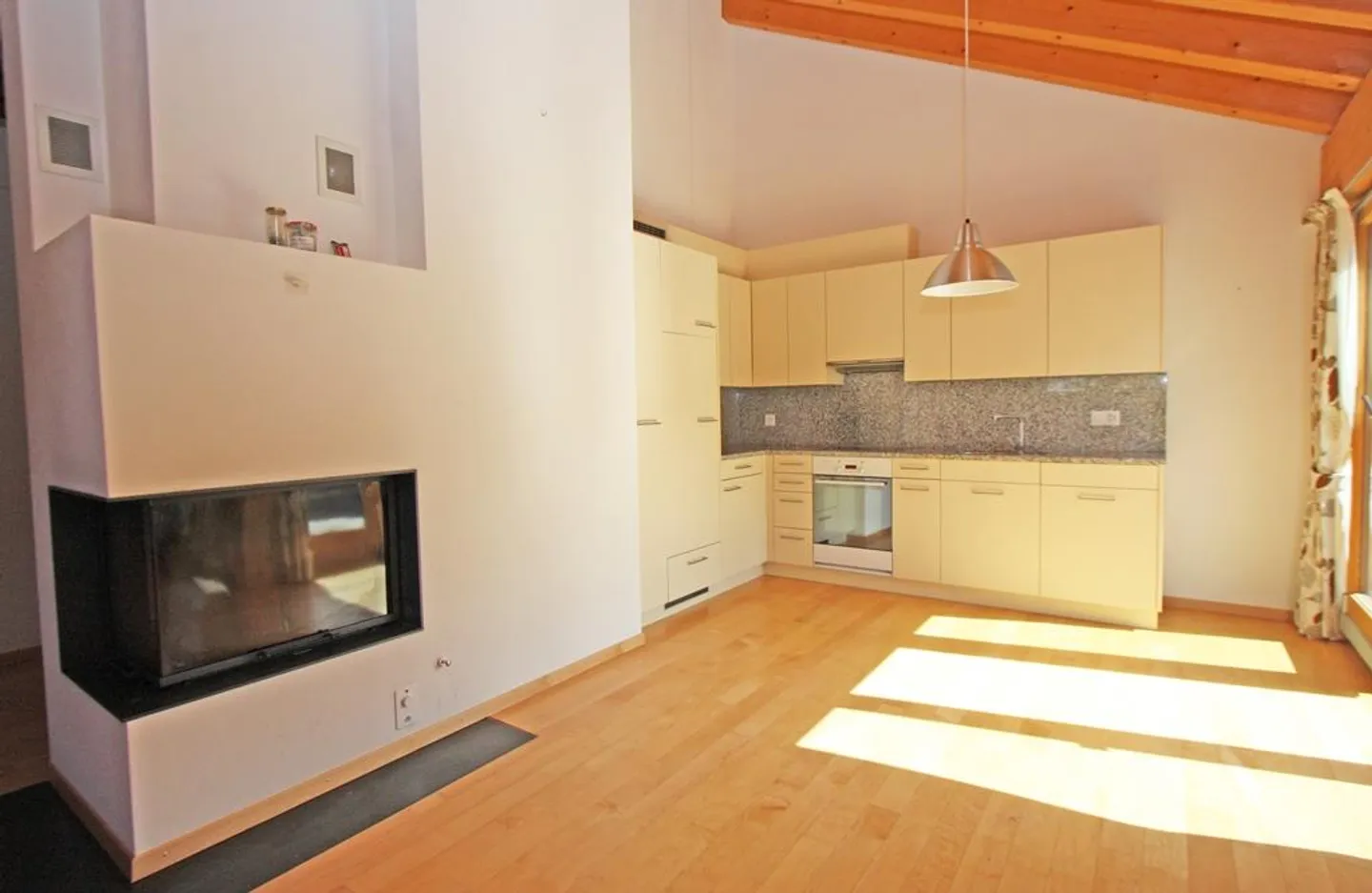 Charmante Dachwohnung mit Bergblick - Foto 11 von 13