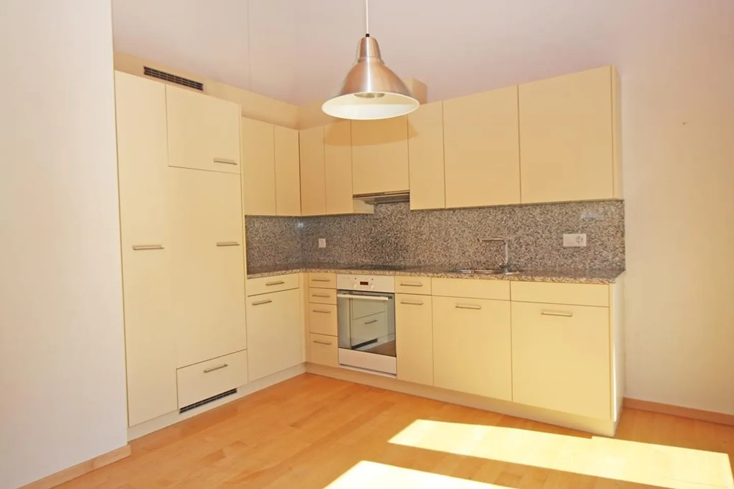 Charmante Dachwohnung mit Bergblick - Foto 12 von 13