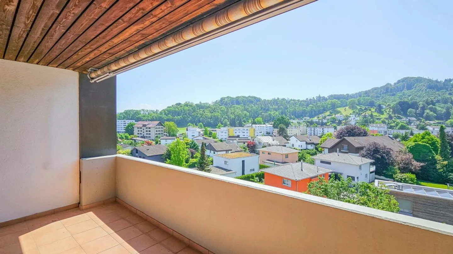 Geräumige Dachwohnung mit Wintergarten - Foto 16 von 27