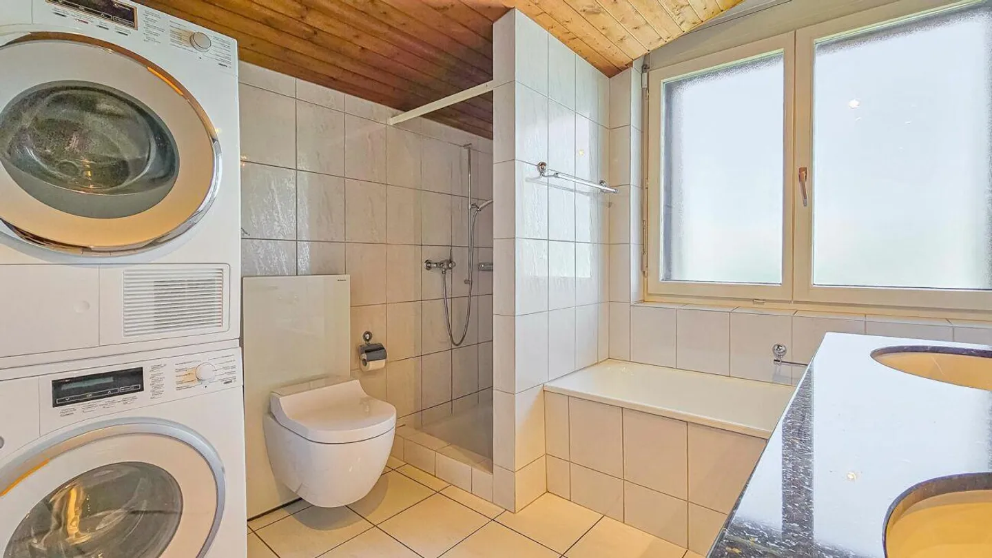 Geräumige Dachwohnung mit Wintergarten - Foto 18 von 27