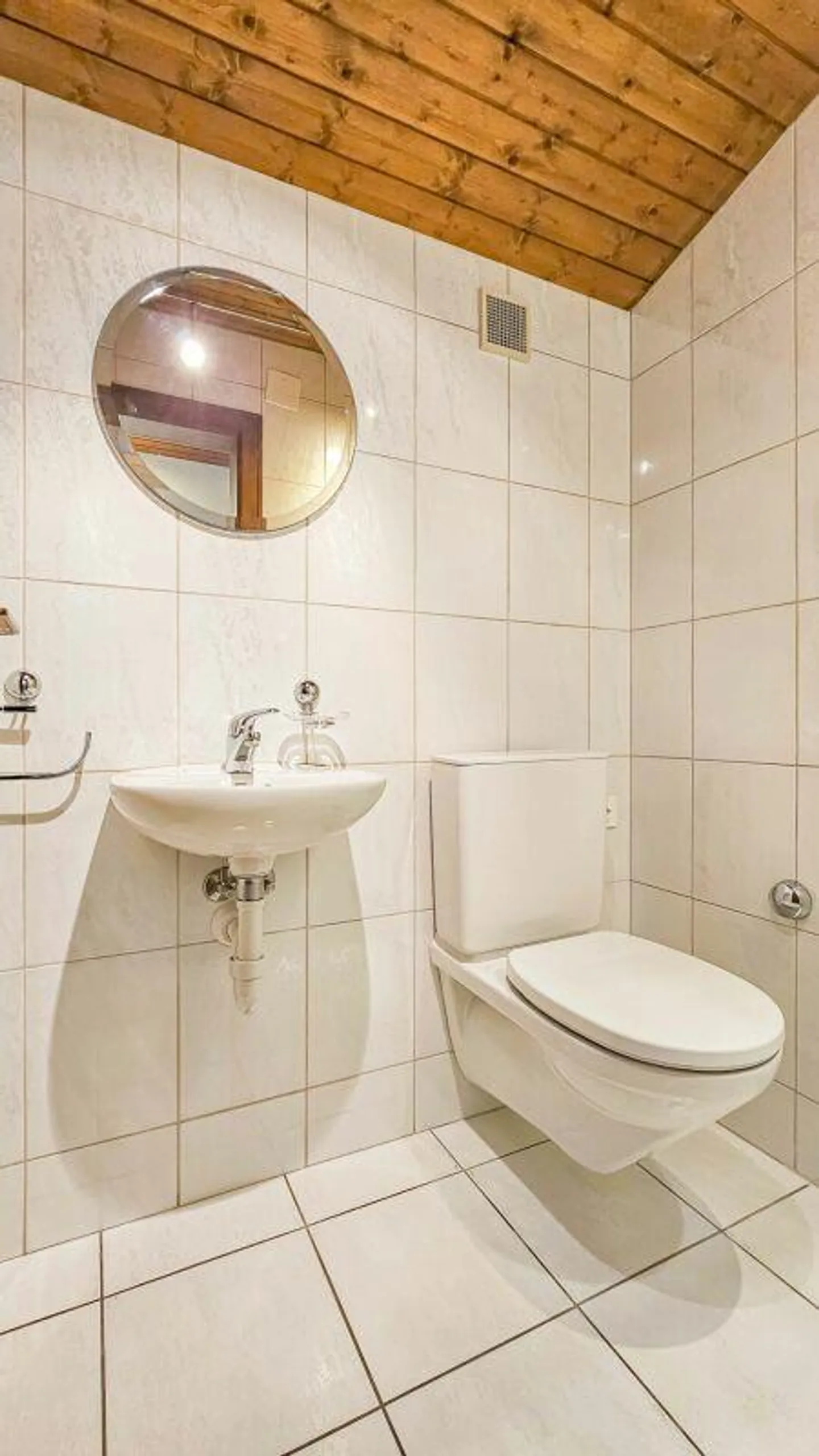 Geräumige Dachwohnung mit Wintergarten - Foto 19 von 27