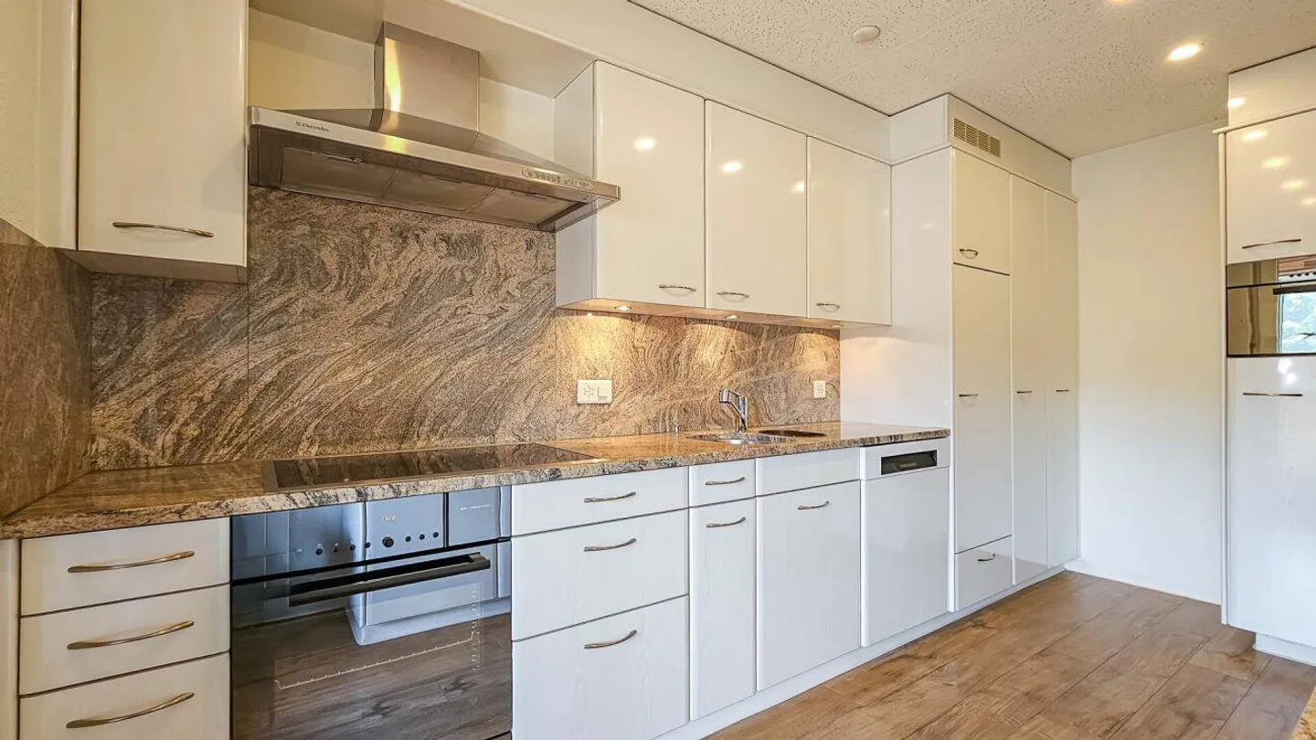Geräumige Dachwohnung mit Wintergarten - Foto 10 von 27