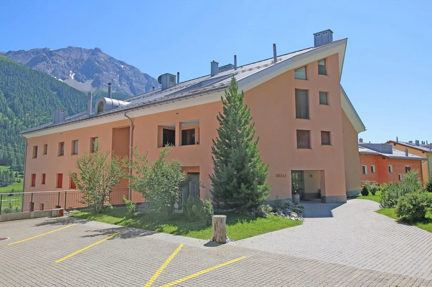 Charmante Dachwohnung mit Bergblick - Foto 5 von 13