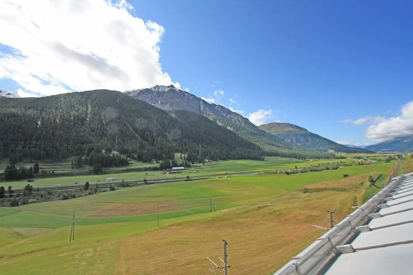 Charmante Dachwohnung mit Bergblick - Foto 8 von 13