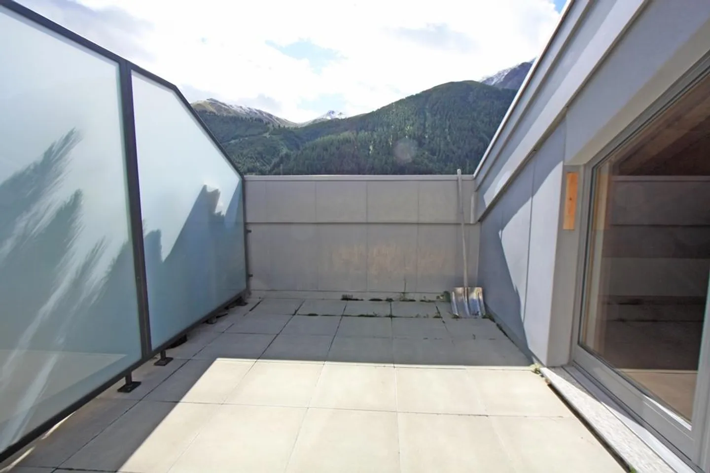 Charmante Dachwohnung mit Bergblick - Foto 9 von 13