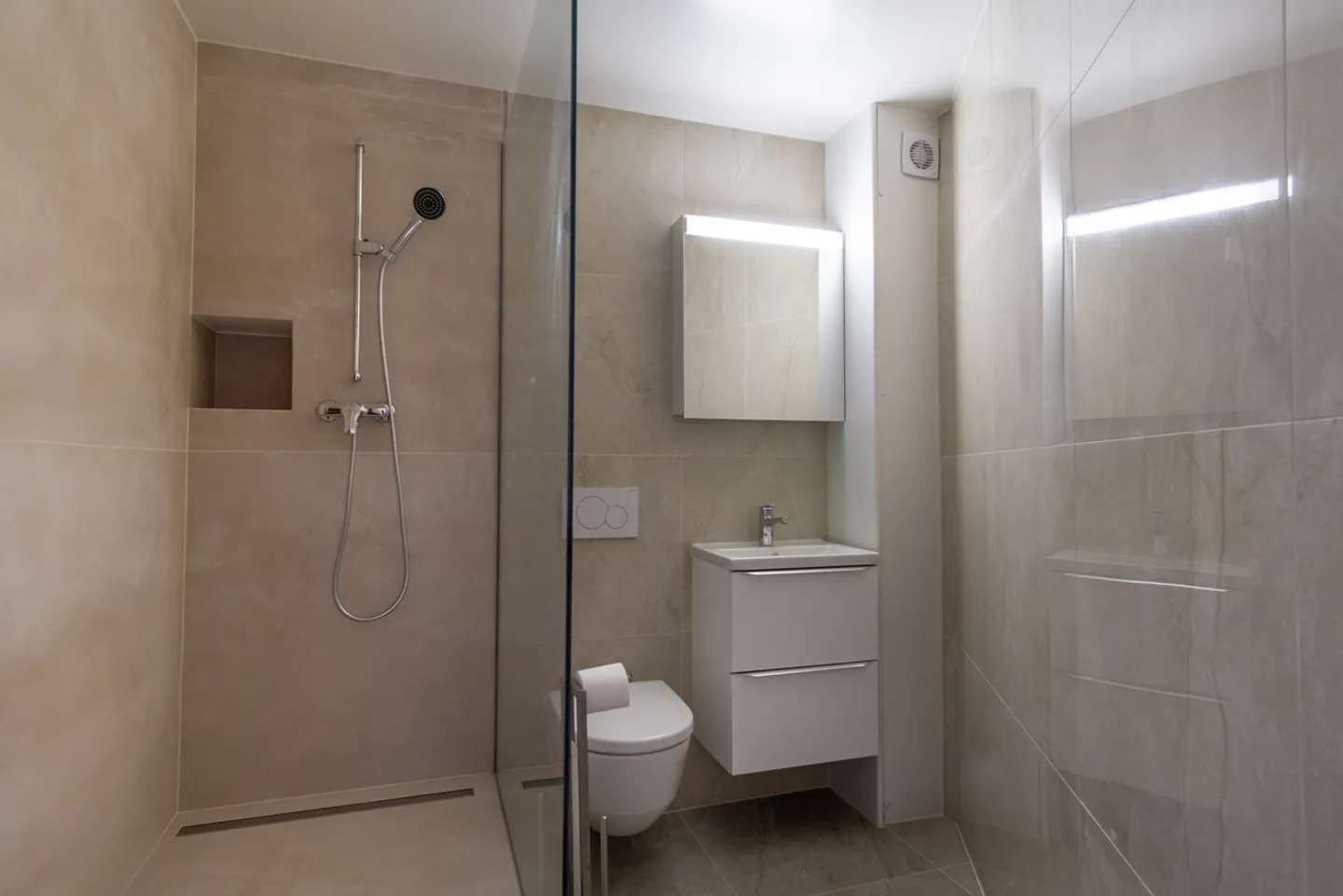 Appartamento con 3.5 stanze completamente ristrutturato - Romont - Foto 4 di 9