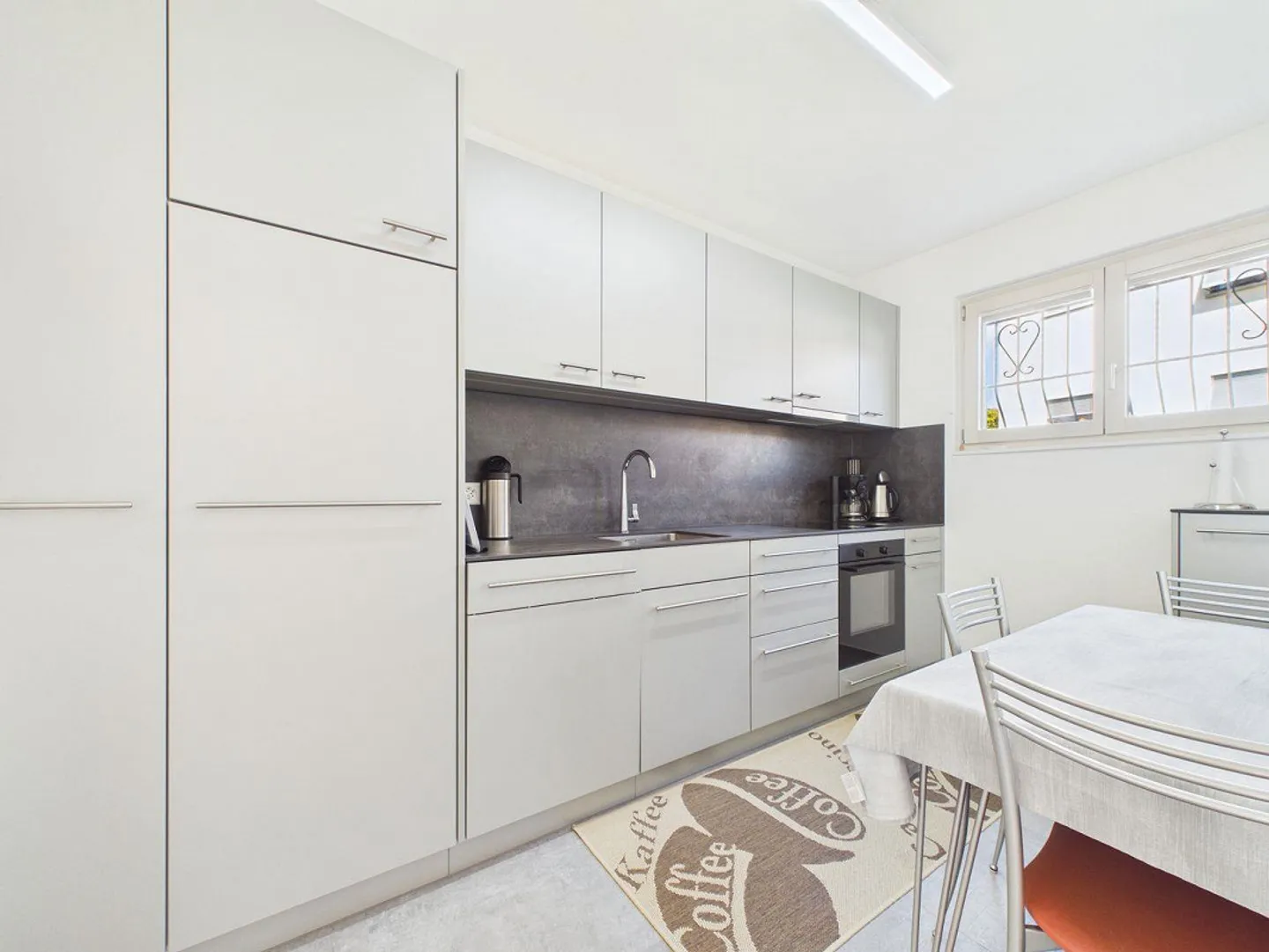 Charmantes Einfamilienhaus mit 4,5 Zimmern und weitläufigem Garten. - Foto 9 von 21