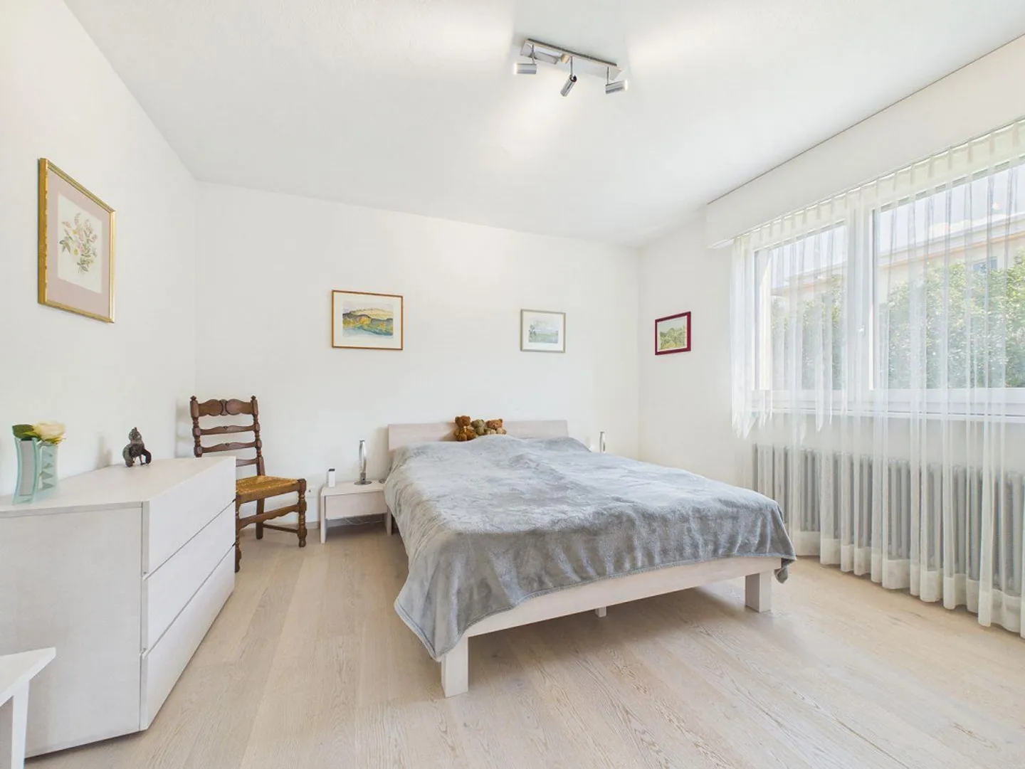 Charmantes Einfamilienhaus mit 4,5 Zimmern und weitläufigem Garten. - Foto 11 von 21