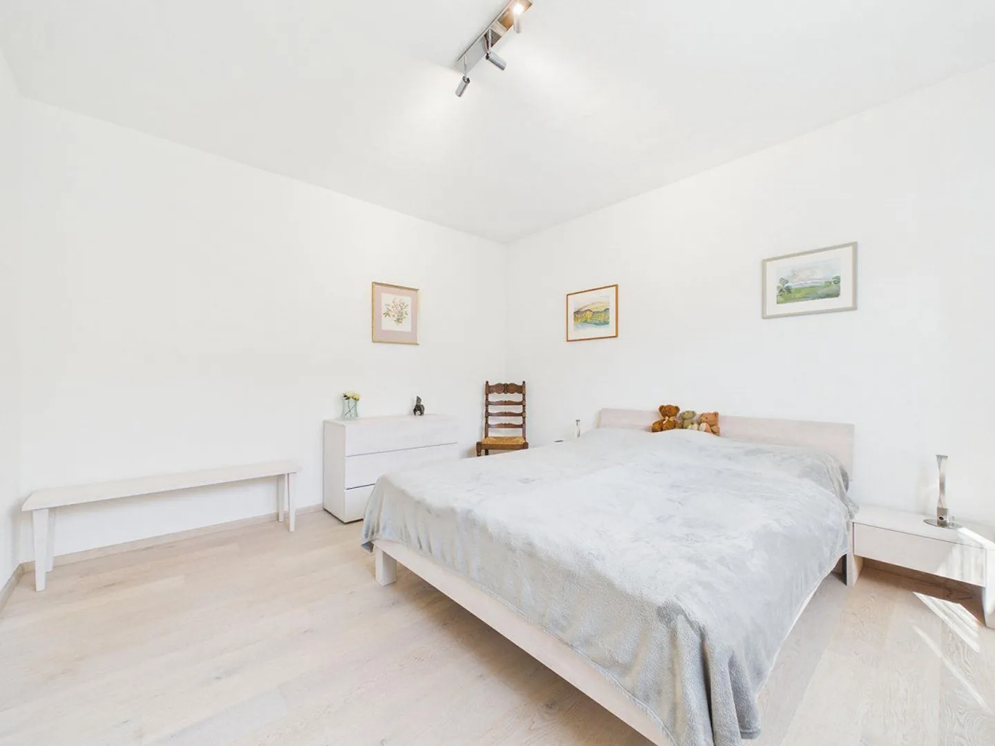 Charmantes Einfamilienhaus mit 4,5 Zimmern und weitläufigem Garten. - Foto 12 von 21