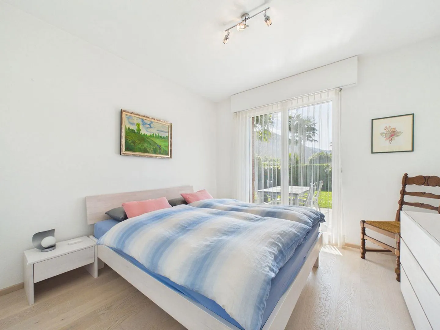 Charmantes Einfamilienhaus mit 4,5 Zimmern und weitläufigem Garten. - Foto 13 von 21