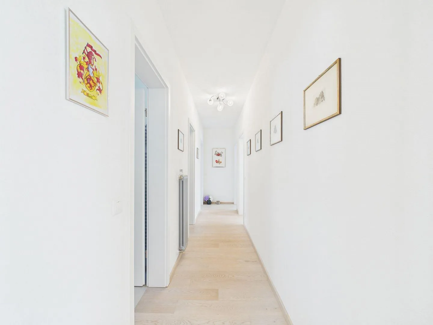 Charmantes Einfamilienhaus mit 4,5 Zimmern und weitläufigem Garten. - Foto 14 von 21