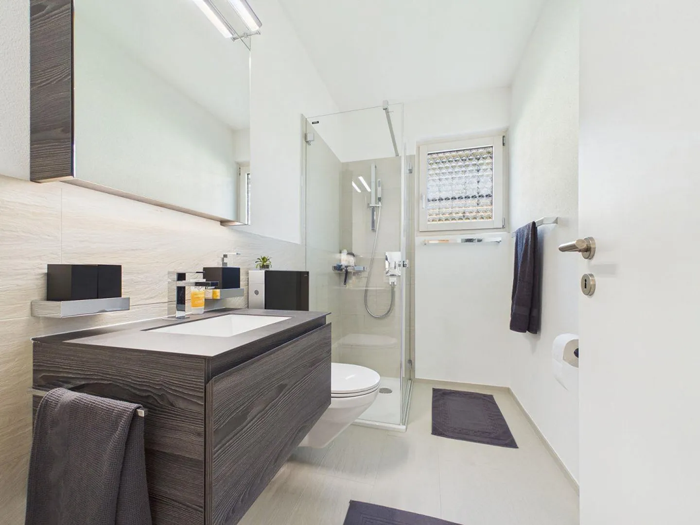 Charmantes Einfamilienhaus mit 4,5 Zimmern und weitläufigem Garten. - Foto 18 von 21