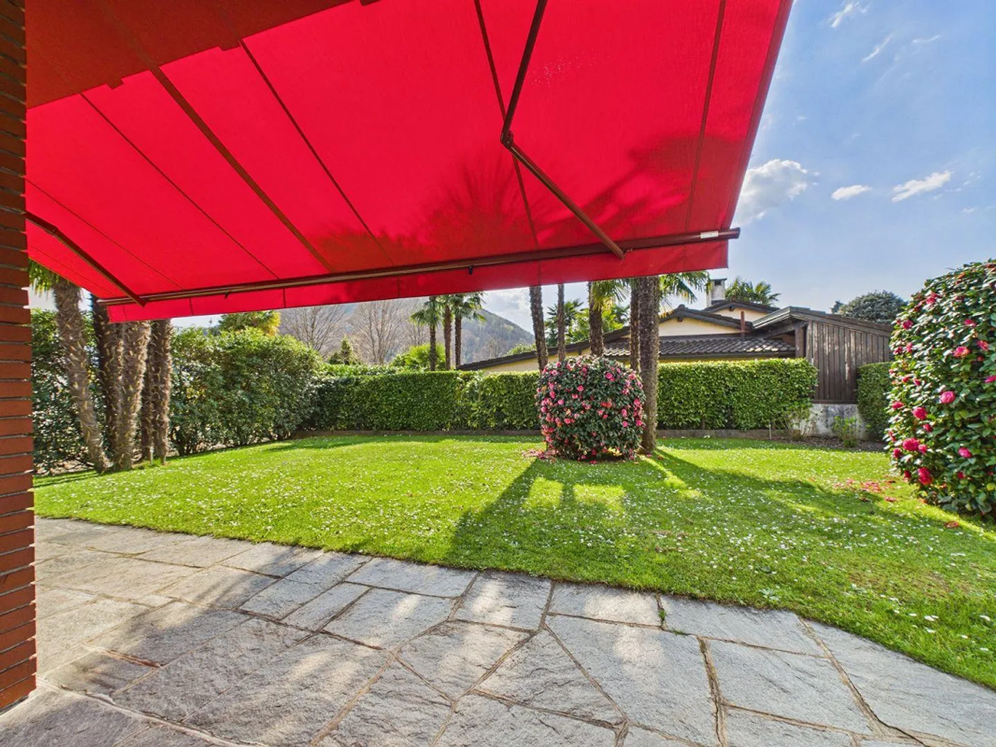 Charmantes Einfamilienhaus mit 4,5 Zimmern und weitläufigem Garten. - Foto 3 von 21