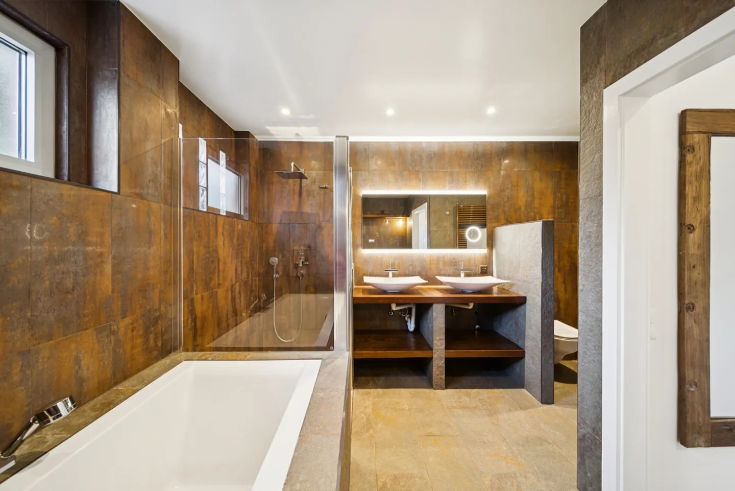 Modern architecture villa with unique view and charm - Photo 9 of 17