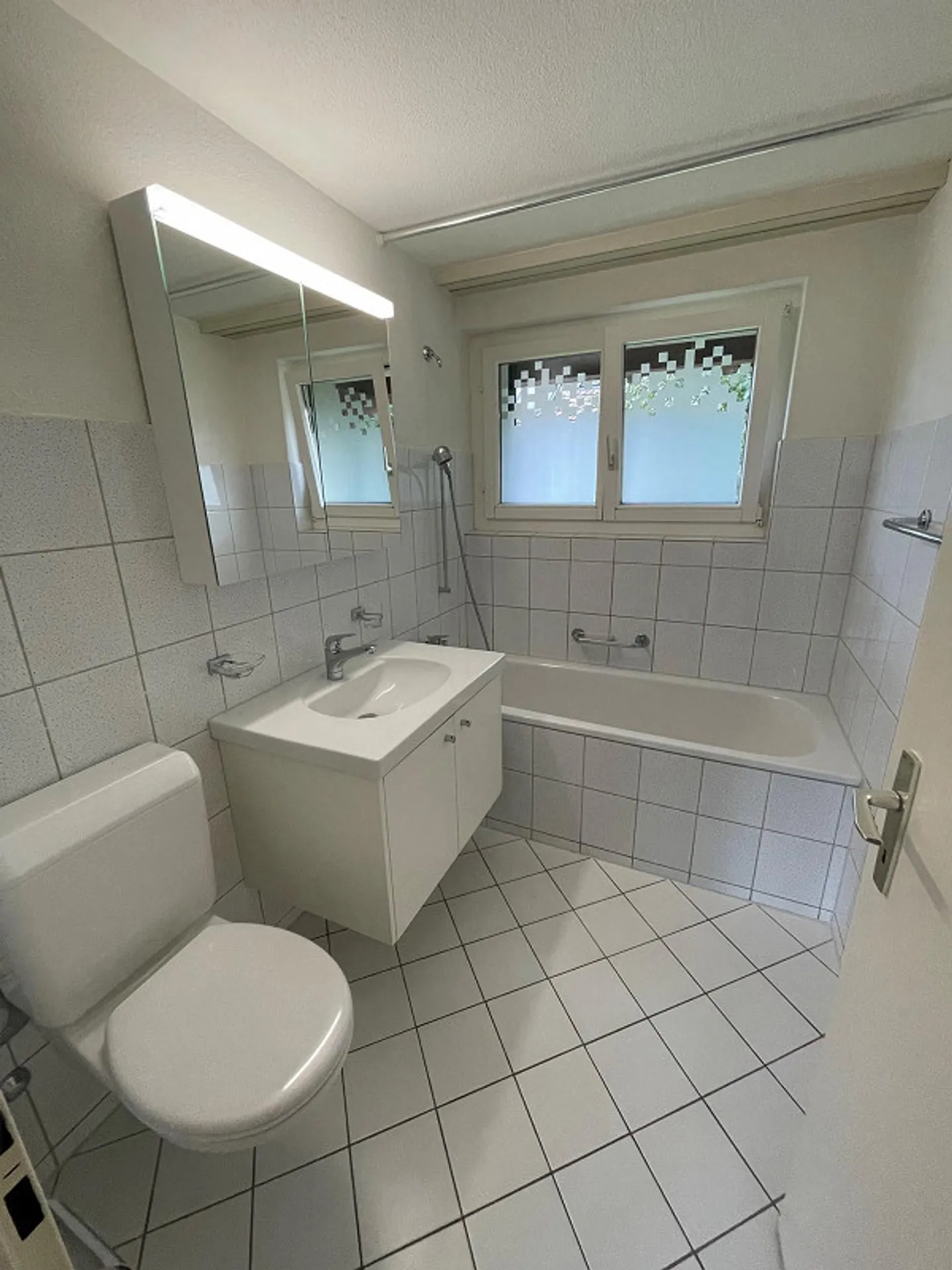 Bell'appartamento, situato in una zona tranquilla ma vicino al centro città - Foto 5 di 8