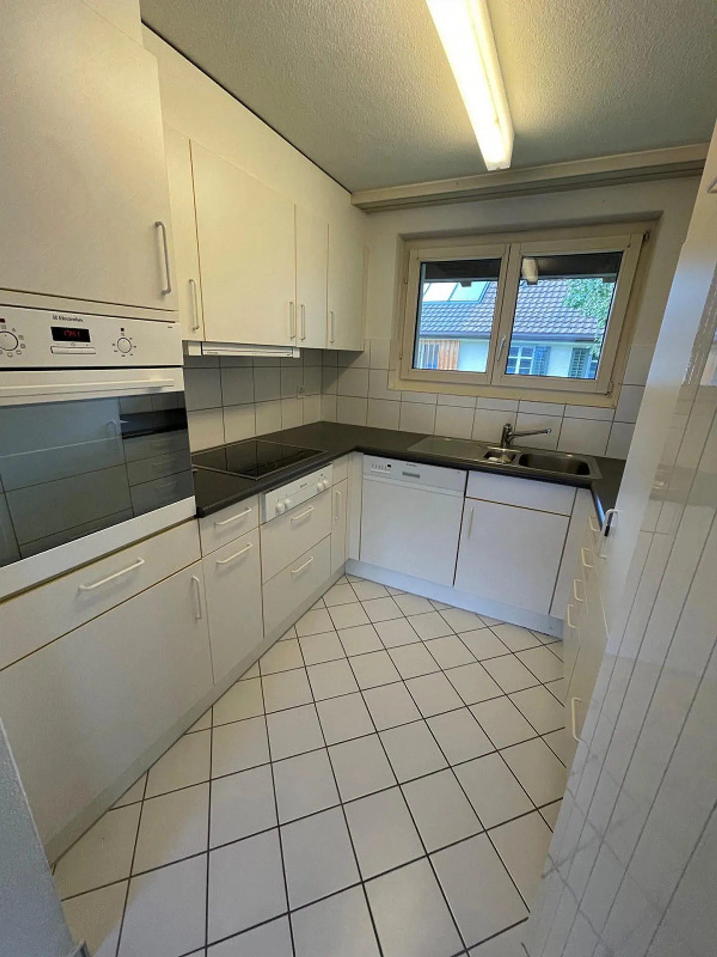 Bell'appartamento, situato in una zona tranquilla ma vicino al centro città - Foto 6 di 8