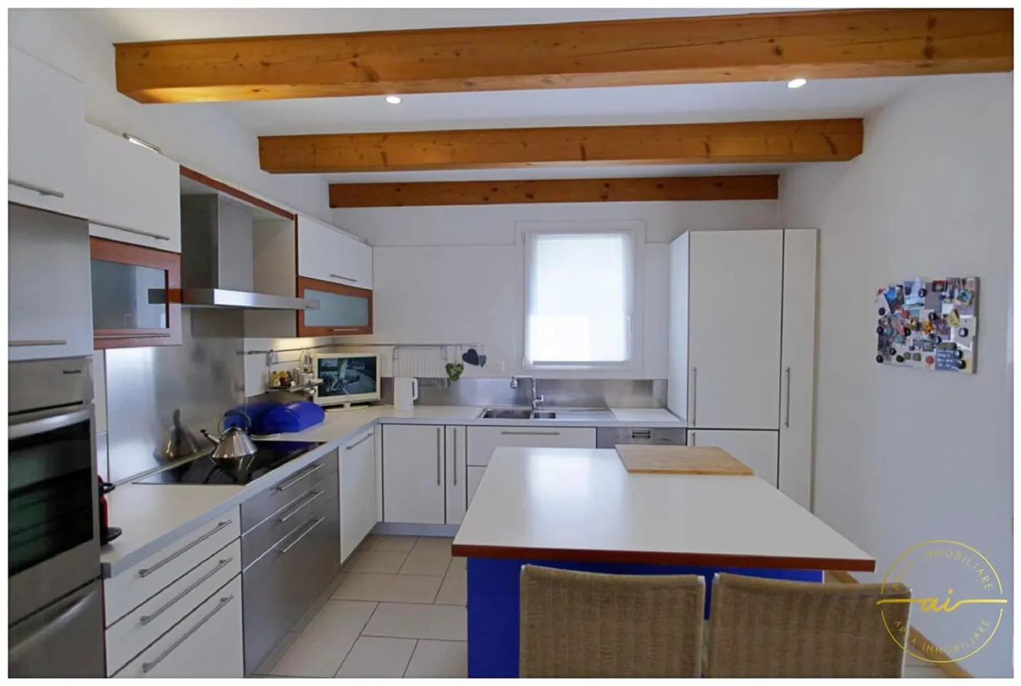 ELEGANT SINGLE-FAMILY VILLA WITH POOL AND LARGE GARDEN - Photo 6 of 13