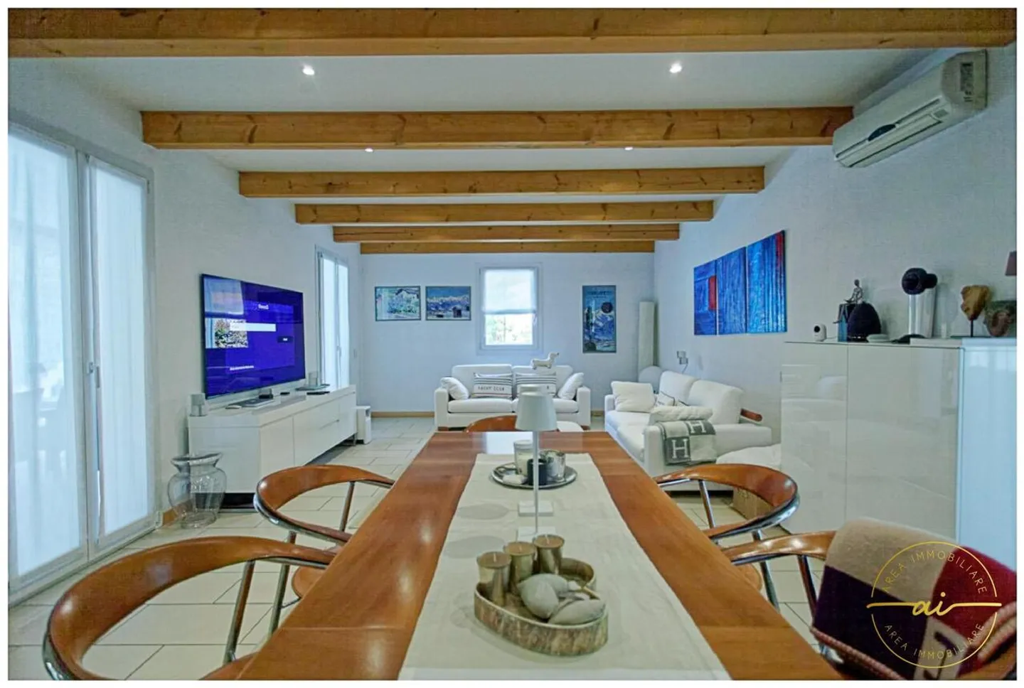 ELEGANT SINGLE-FAMILY VILLA WITH POOL AND LARGE GARDEN - Photo 8 of 13