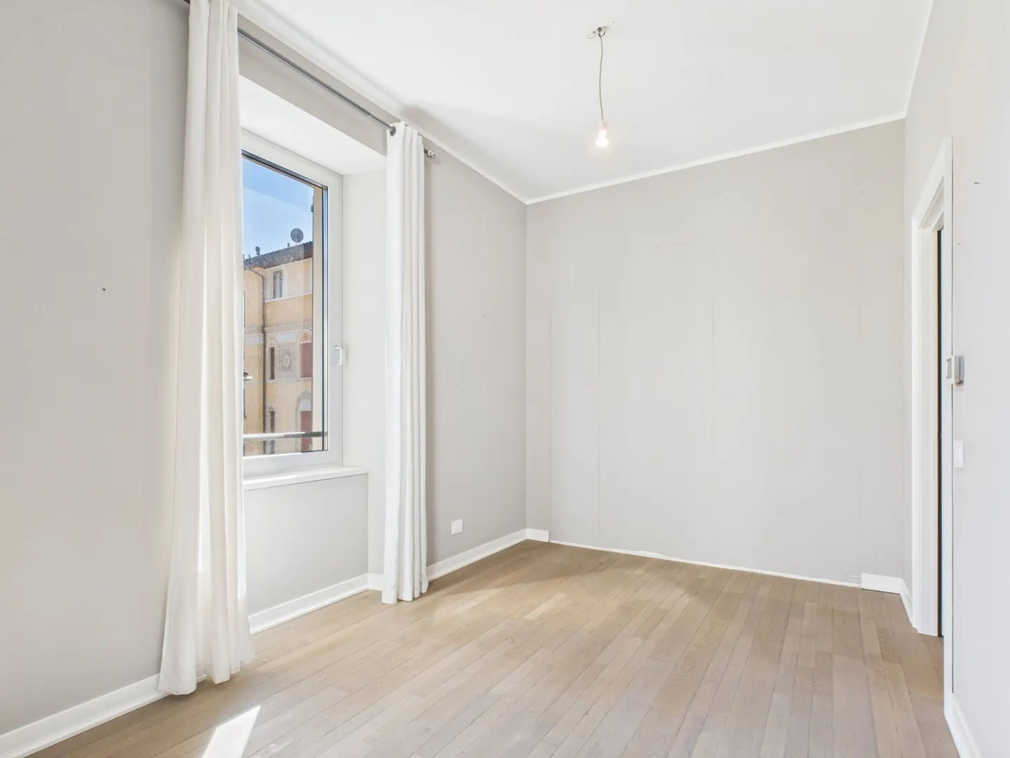 Appartamento elegante di 4,5 stanze con due bagni nel centro di Lugano - Foto 6 di 18