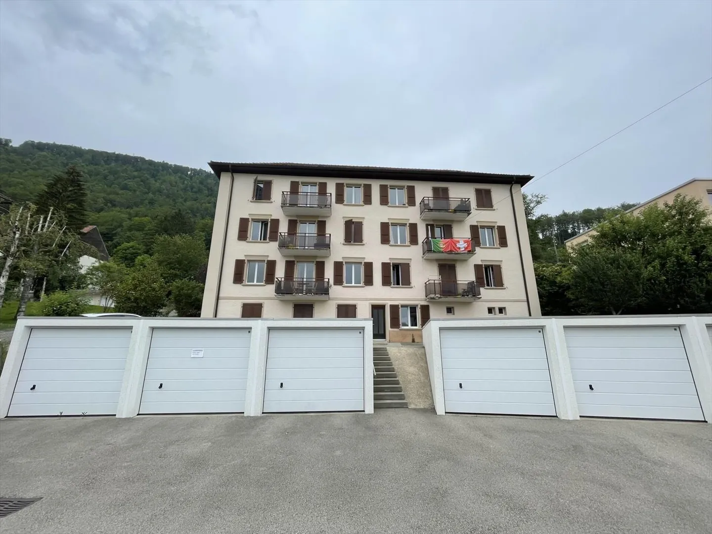 St-Imier, appartement de 2 pièces meublé au rez inférieur - Foto 1 di 5