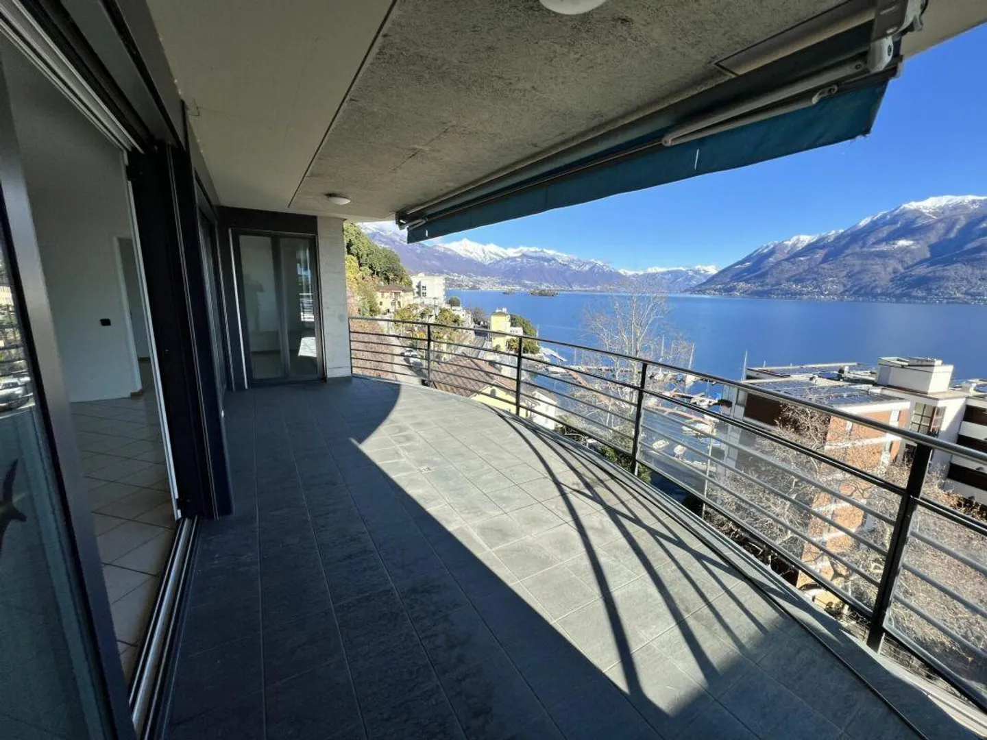 Appartamento con 4,5 stanze e bellissima vista sul lago - Foto 8 di 20