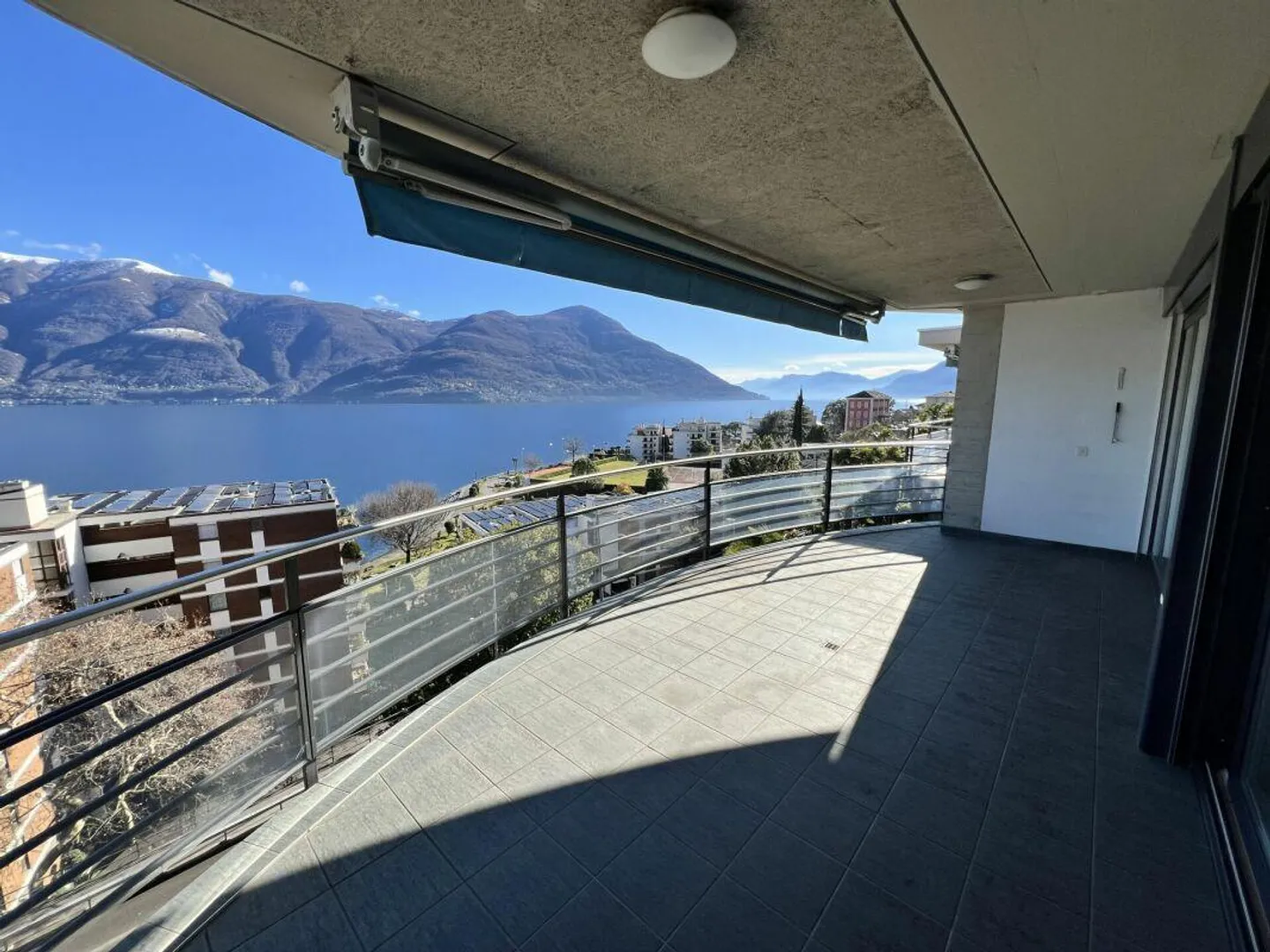 Appartamento con 4,5 stanze e bellissima vista sul lago - Foto 7 di 20