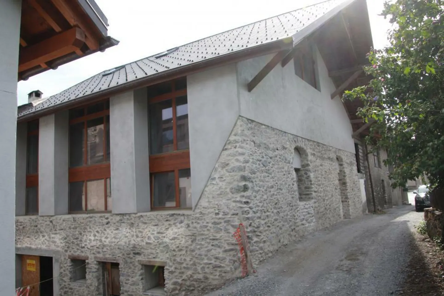 Village House Transformed into BnB with 7 Rooms for Rent of 200 m2 + a Large Apartment of 143 m2 - Photo 1 of 13