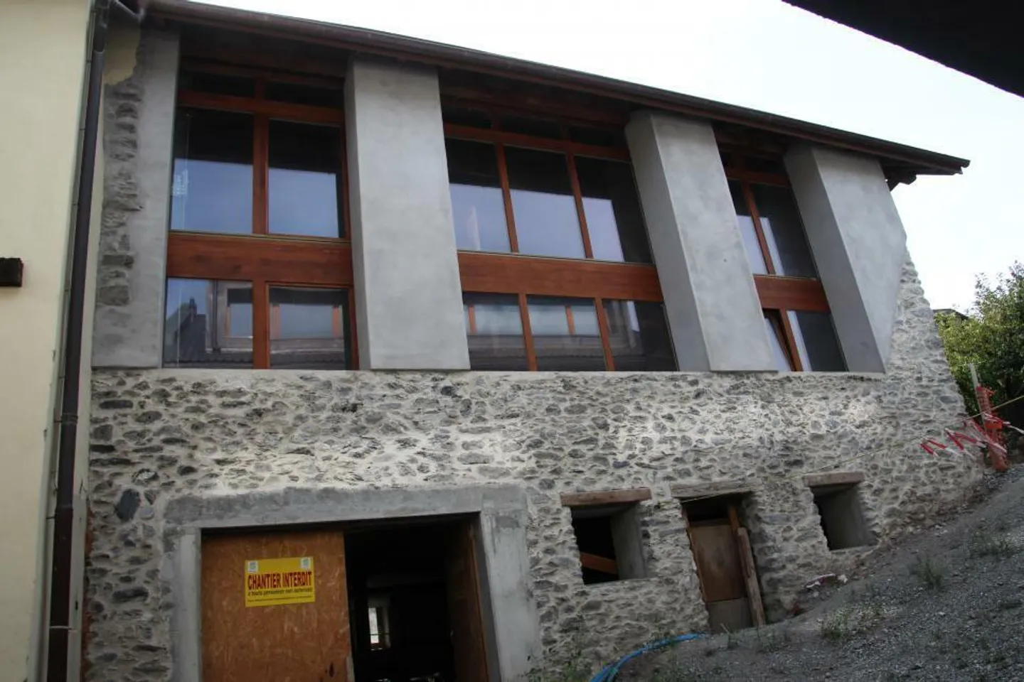Village House Transformed into BnB with 7 Rooms for Rent of 200 m2 + a Large Apartment of 143 m2 - Photo 3 of 13