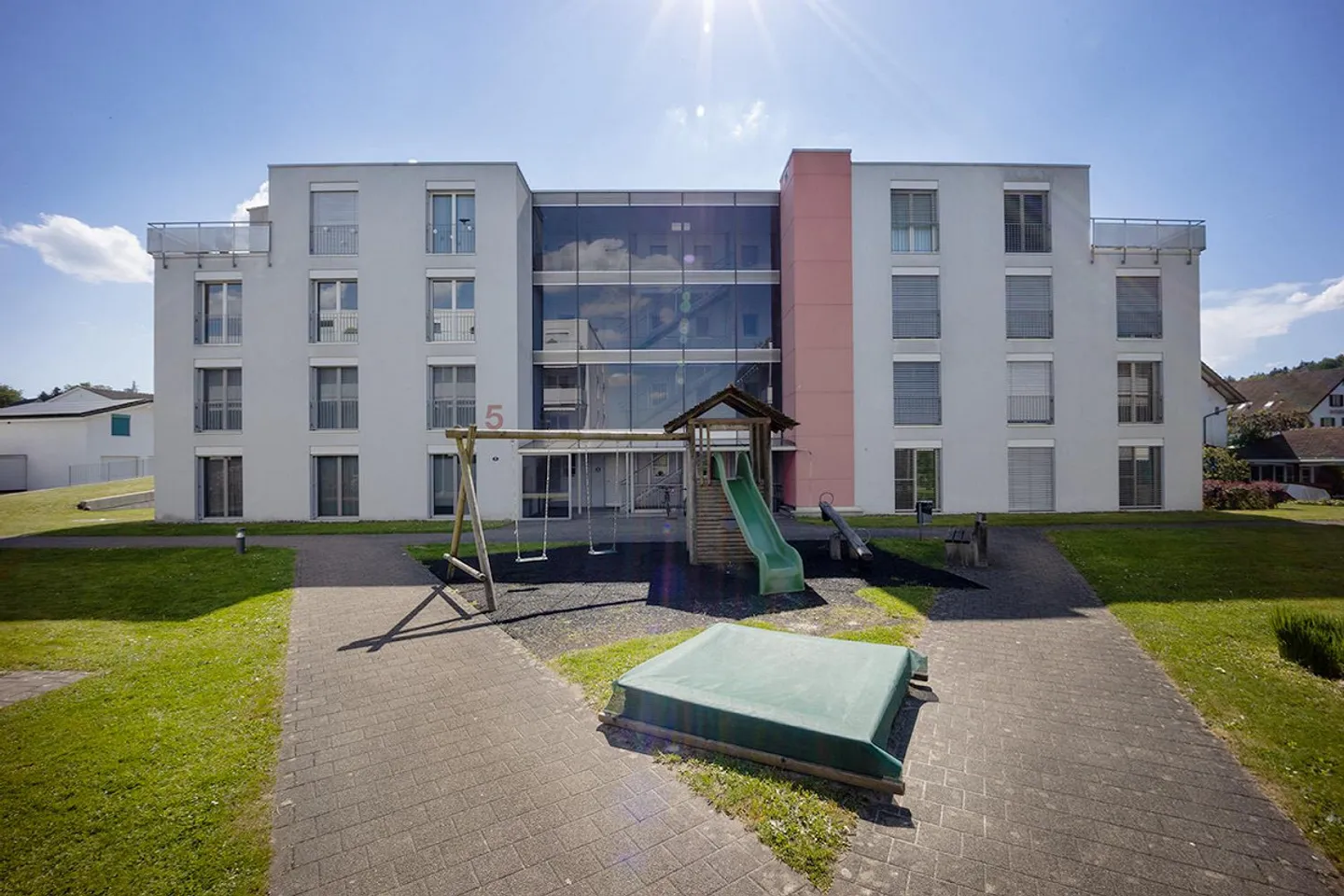 Appartamento attraente di 4,5 stanze con grande balcone soleggiato - Foto 3 di 15