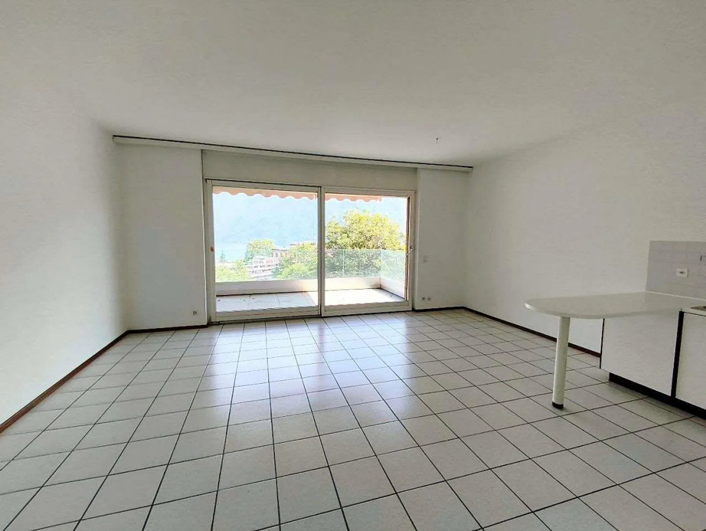 Lugano - Helle 2.5-Zimmer-Wohnung mit Seesicht - Foto 2 von 4