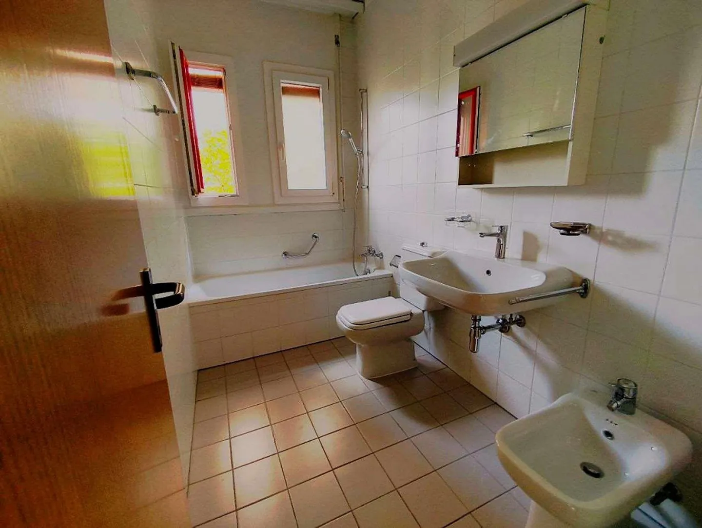 Lugano - Helle 2.5-Zimmer-Wohnung mit Seesicht - Foto 3 von 4