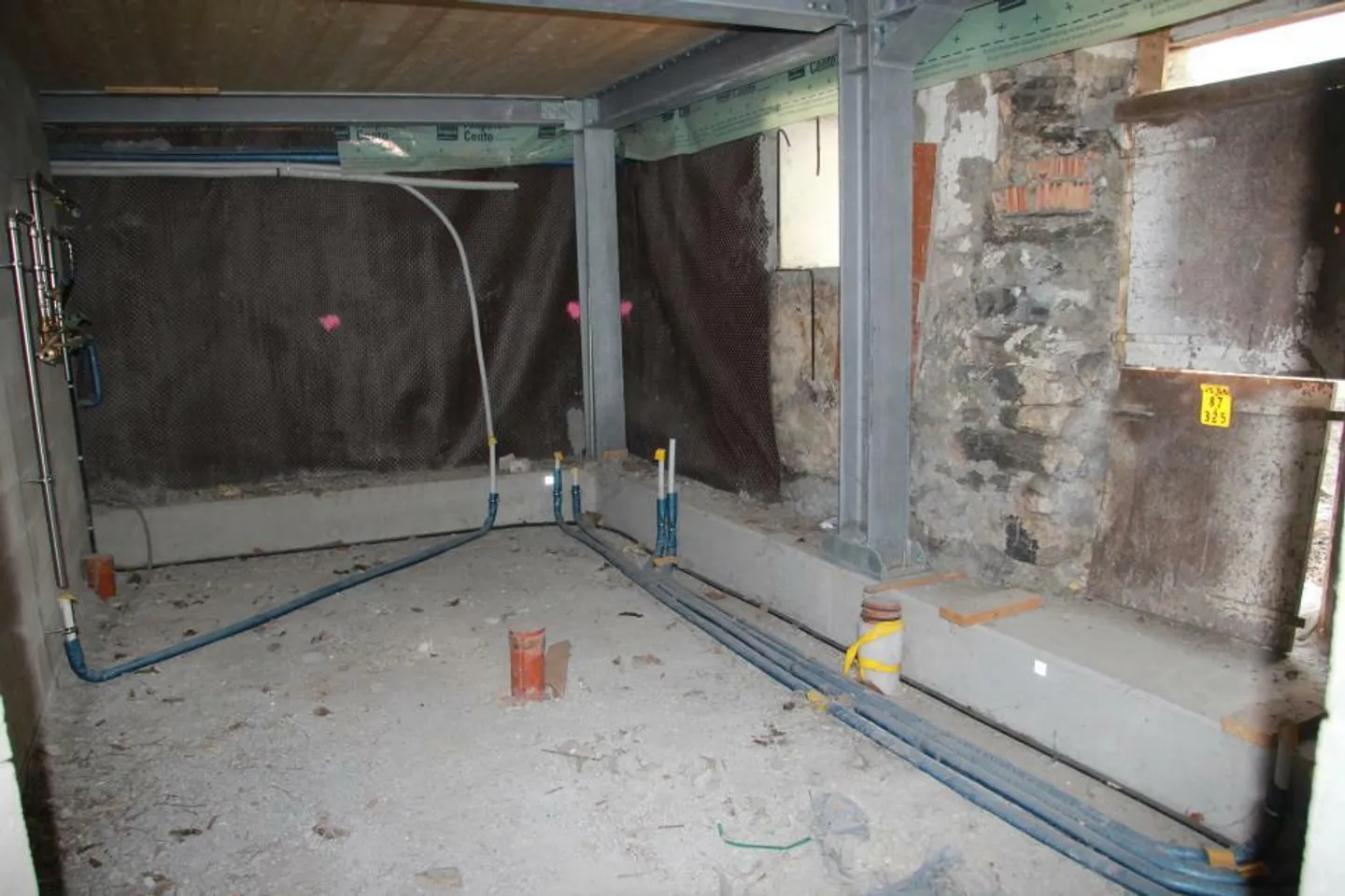 Village House Transformed into BnB with 7 Rooms for Rent of 200 m2 + a Large Apartment of 143 m2 - Photo 7 of 13