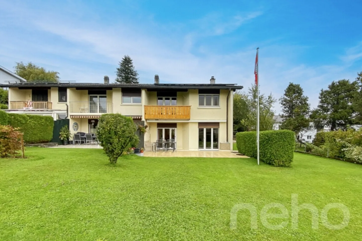 Incantevole casa familiare con giardino e vista libera - Foto 1 di 12