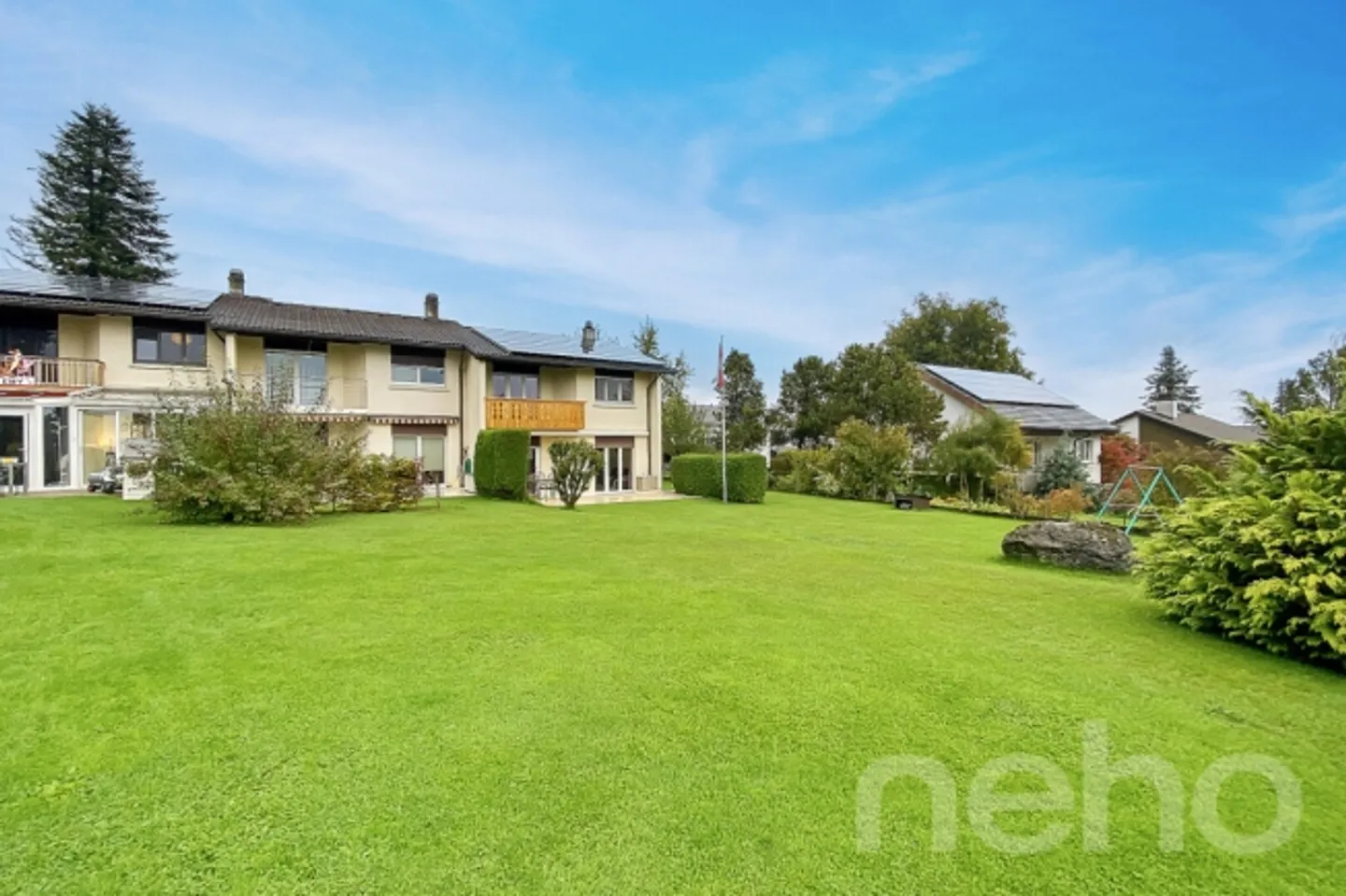 Incantevole casa familiare con giardino e vista libera - Foto 2 di 12