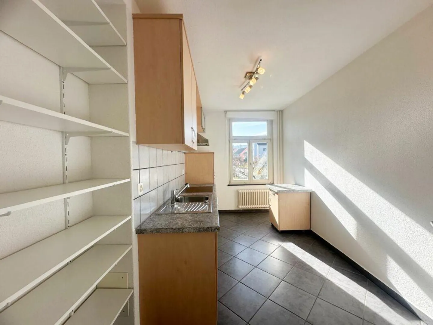 Appartamento ristrutturato con charme cerca nuovi inquilini! - Foto 3 di 8