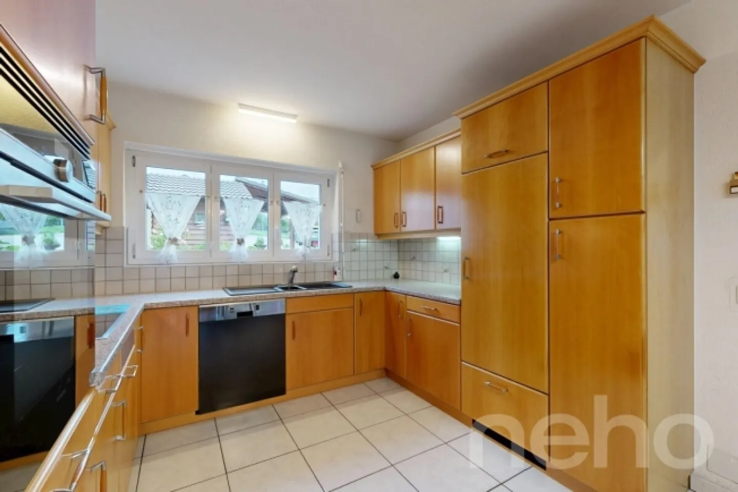 Incantevole casa familiare con giardino e vista libera - Foto 5 di 12