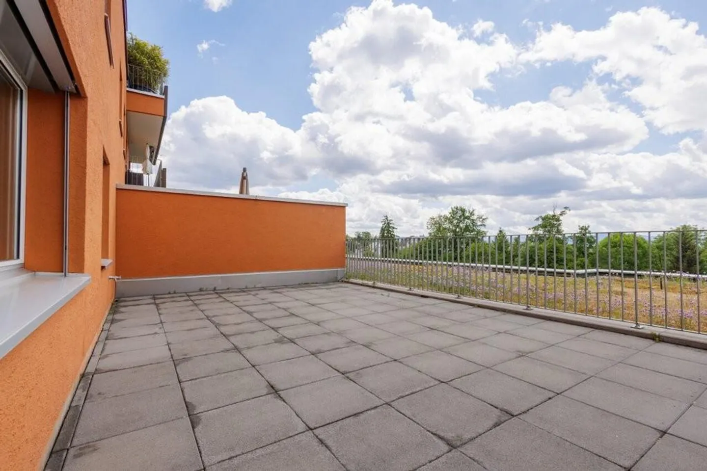 RENT WITHOUT SECURITY DEPOSIT - Terrace apartment with a view of greenery - Photo 6 of 7