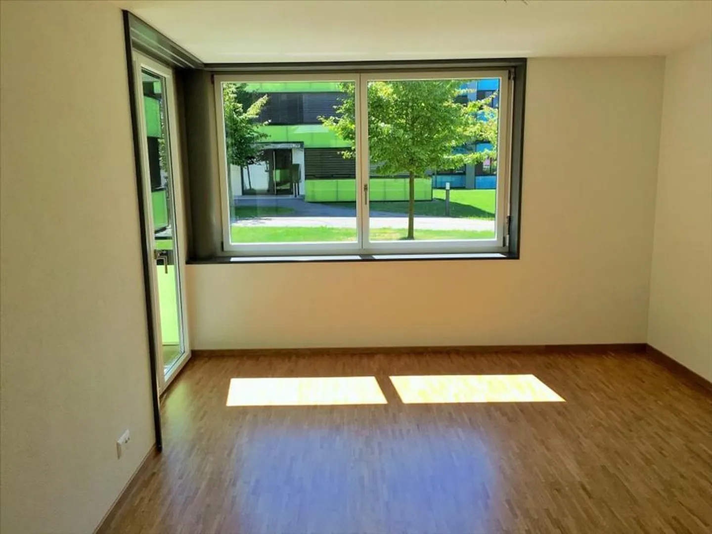 Living in a Quiet Location "Renting Without Deposit" - Photo 6 of 6