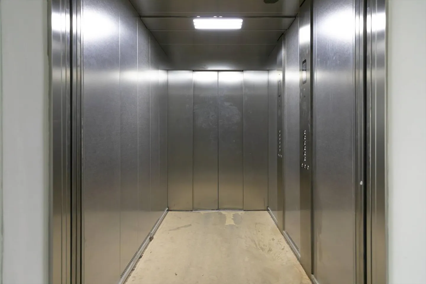 Magnificent 300 m2 space on the 2nd floor of a modern building - Photo 8 of 13