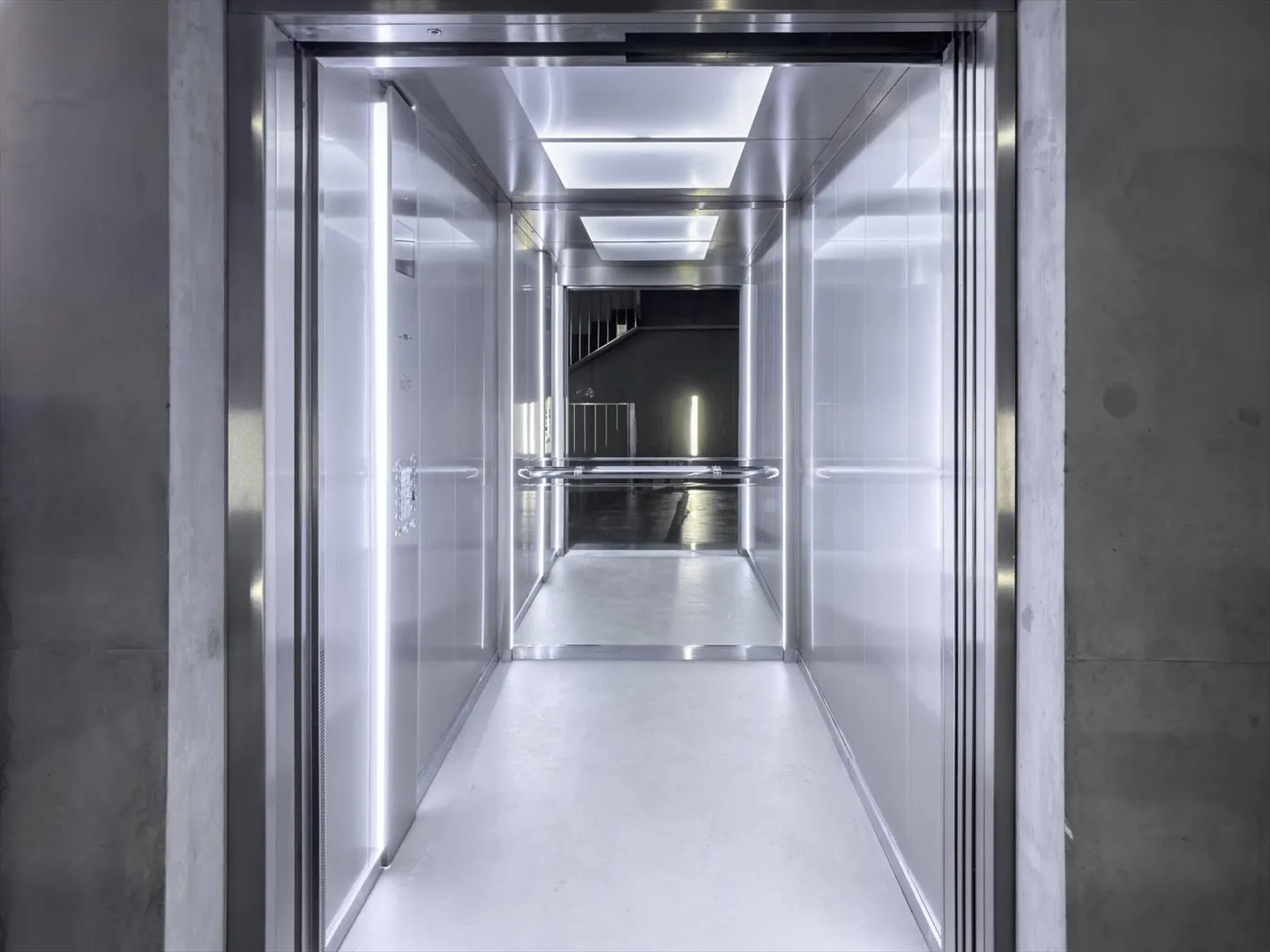 Magnificent 300 m2 space on the 2nd floor of a modern building - Photo 9 of 13