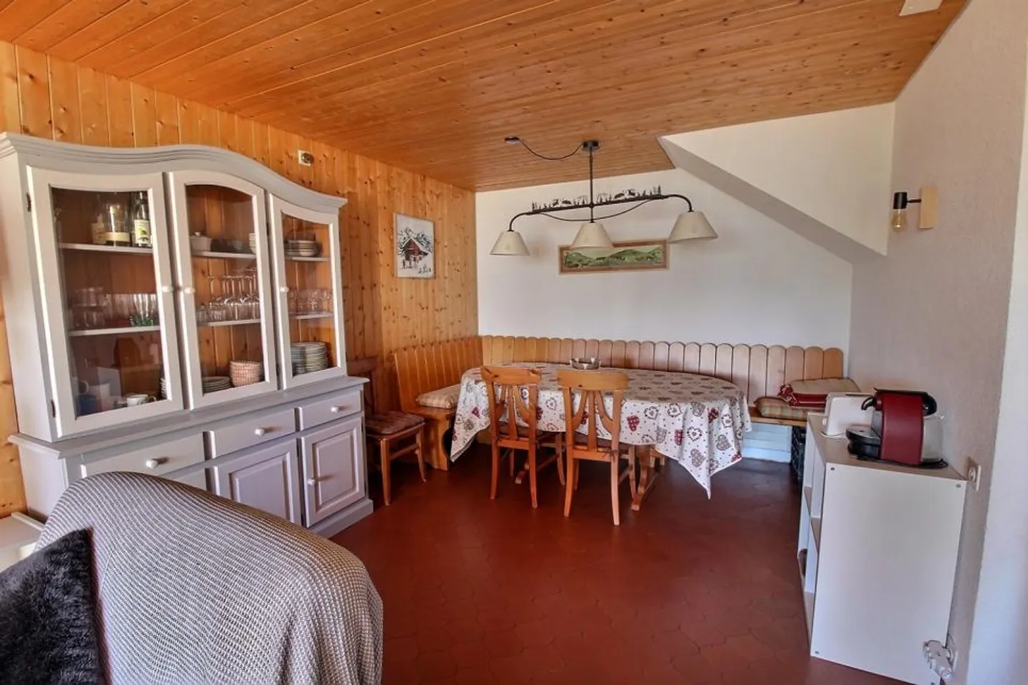 Appartement à louer par semaine dans la zone piétonne de la place du village - Photo 3 sur 10