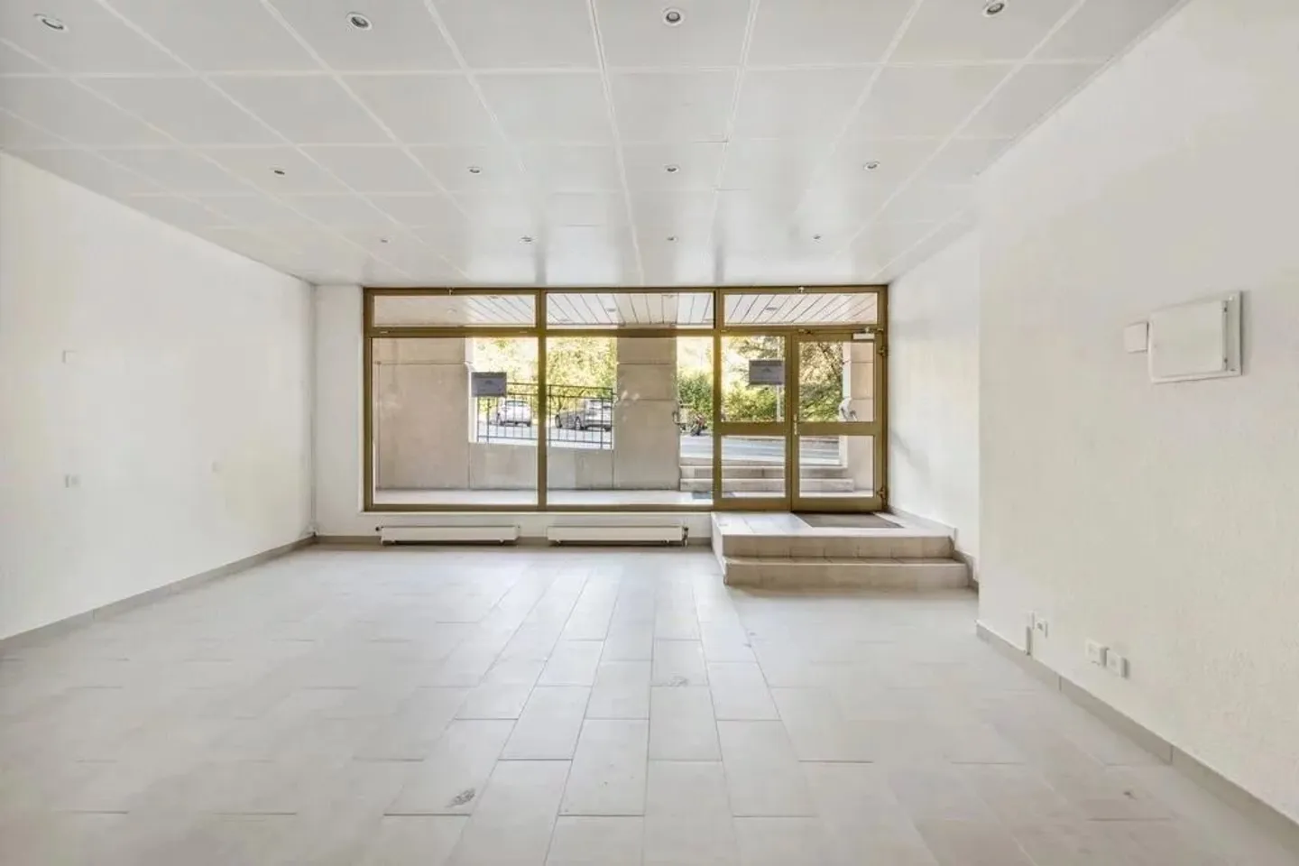 Helles Gewerbeobjekt in Grotten - Foto 3 von 6