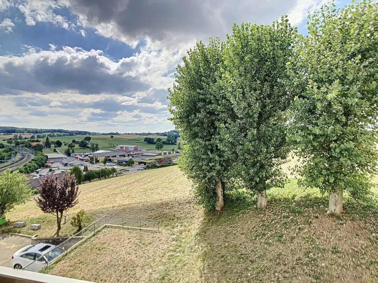 Superb fully renovated accommodation with stunning unobstructed view! - Photo 2 of 13