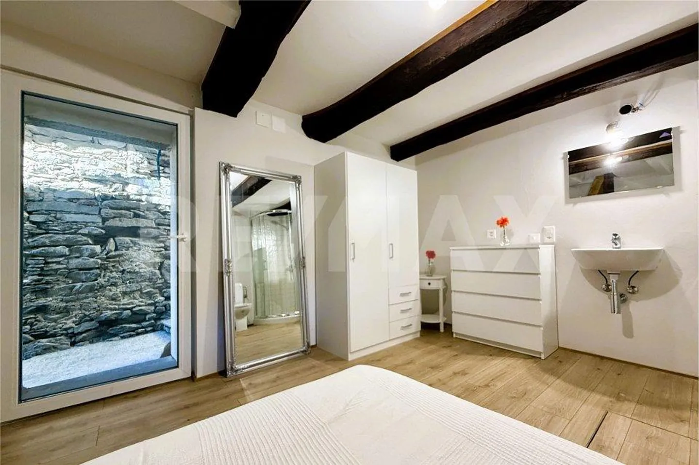 Rustique de 2 pièces dans le noyau - Photo 9 sur 12