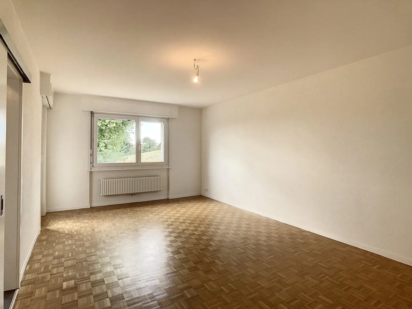 Superb fully renovated accommodation with stunning unobstructed view! - Photo 7 of 13