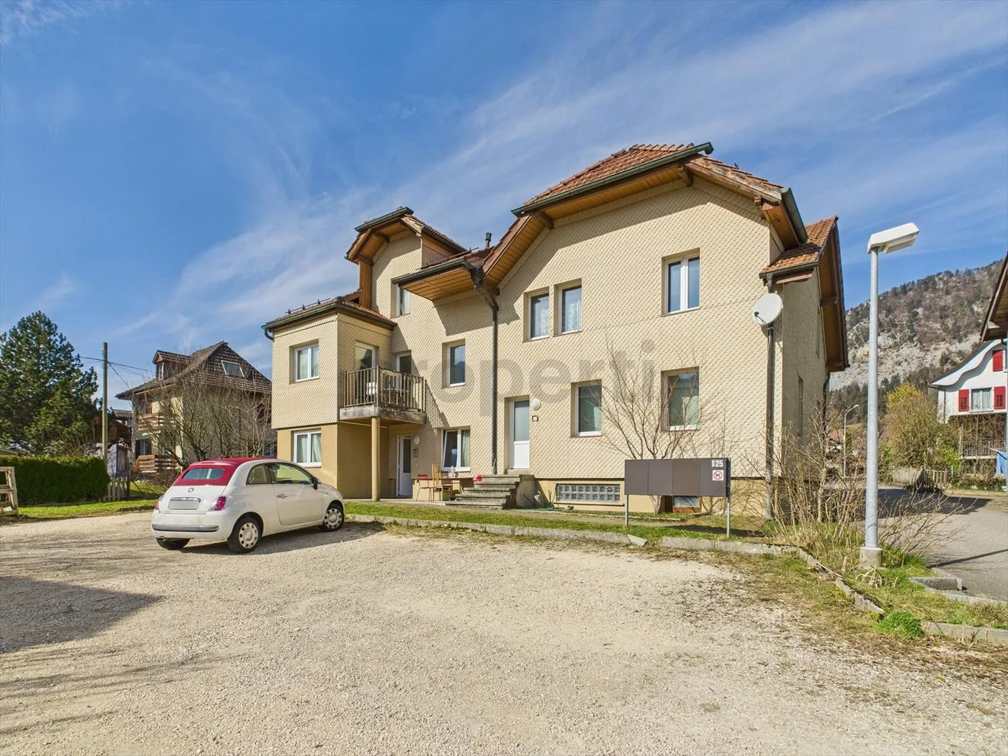 Rendimento lordo del 5,7%; Casa plurifamiliare con 8 appartamenti attraenti - Foto 1 di 11