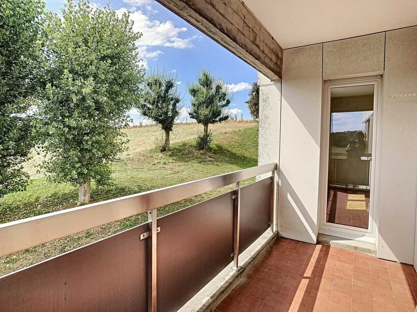 Superb fully renovated accommodation with stunning unobstructed view! - Photo 10 of 13