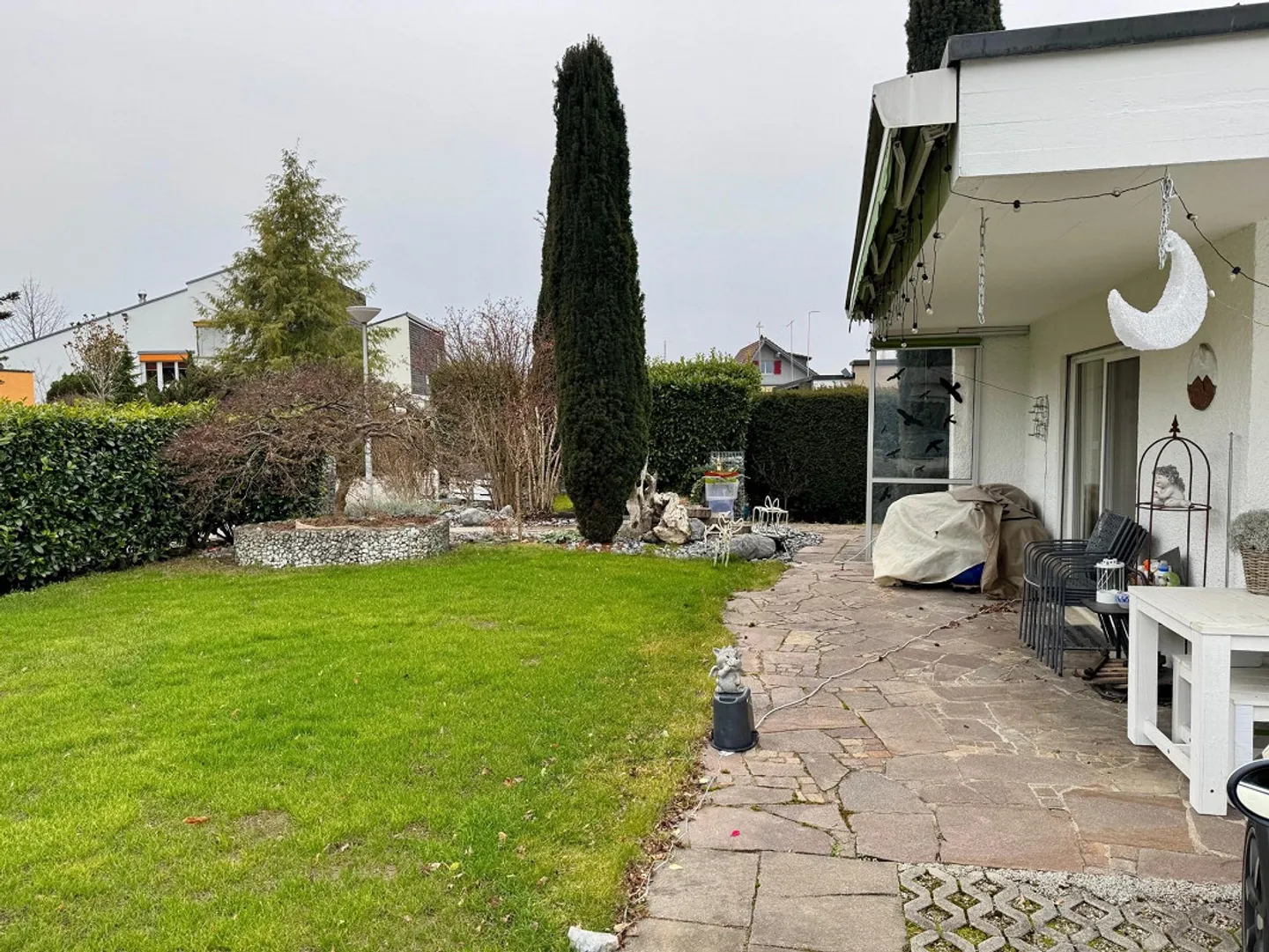 Piccolo ma bello! Incantevole casa unifamiliare in un tranquillo quartiere residenziale - Foto 1 di 12